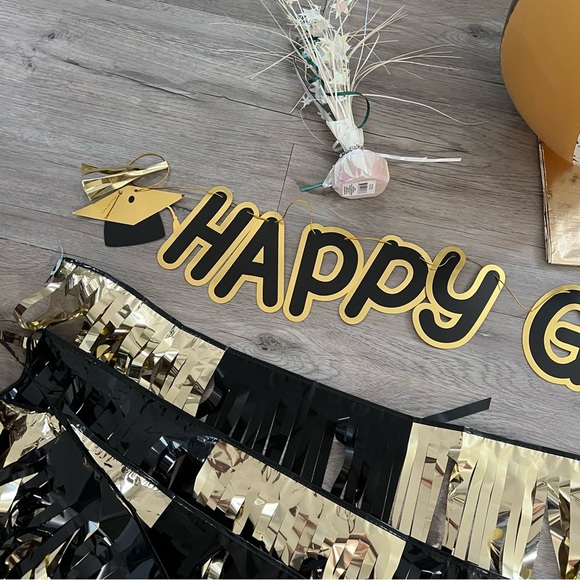 Black and Gold Graduation Decoration Set - Picture 5 of 9